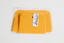 Load image into Gallery viewer, Plastic 4, 5, 6 Inch Automotive Body Filler/Glaze/Putty Spreader (same as Dynatron 358)
